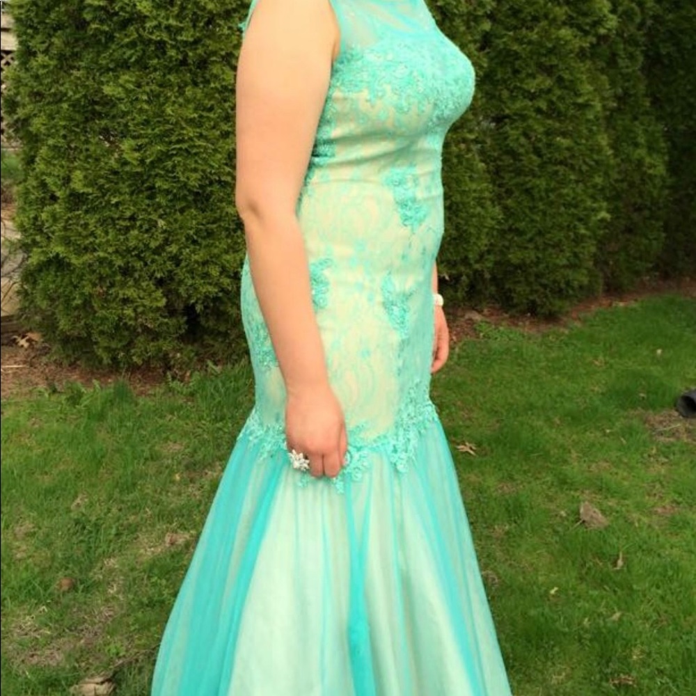 Golden asp prom dress. Mermaid style. Size 14.